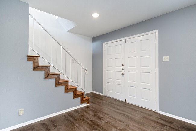 Photo - 10958 Crown Park