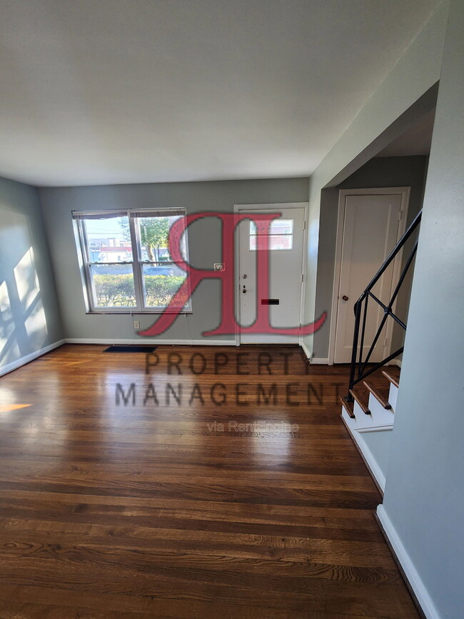 Photo - 624 Chatham Rd