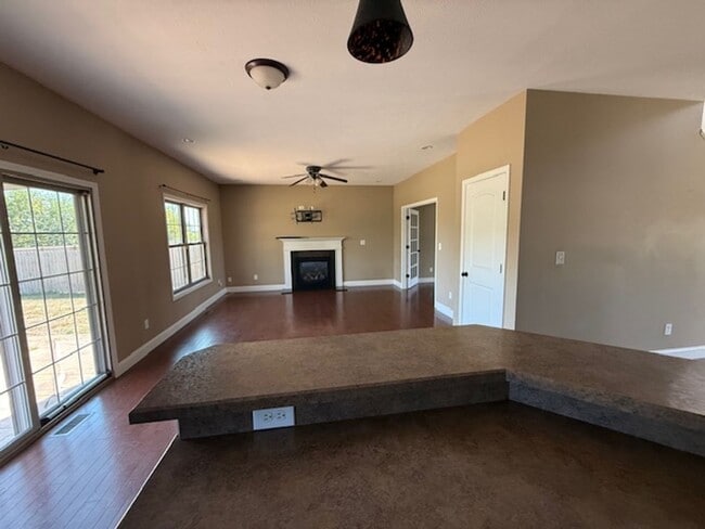 Photo - 616 Wintergreen Dr