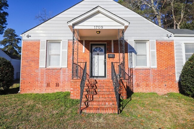 Photo - 1709 Oak Dr