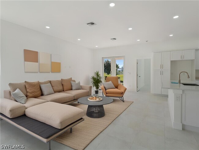 Photo - 506 Trinity St E