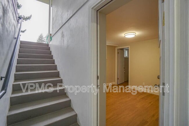 Photo - 2218 E 18th St Unit B
