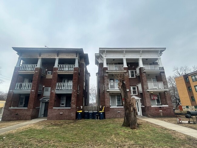Building Photo - Benton Blvd 2-Bed Unit 2703-3