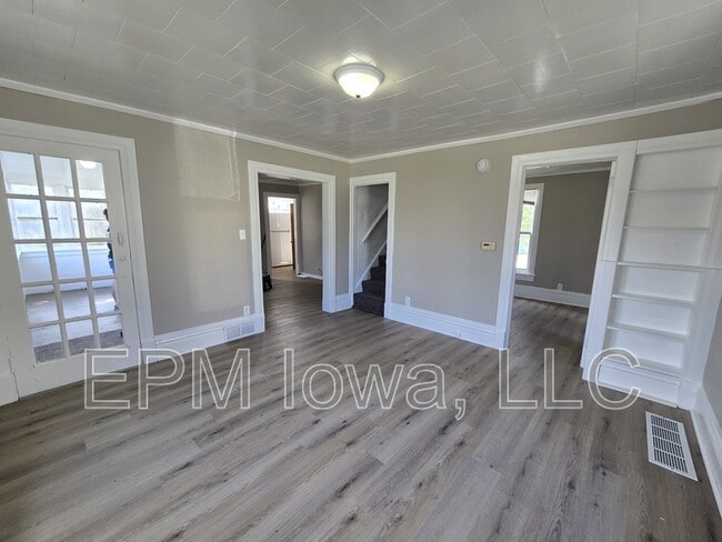 Photo - 740 W 11th St