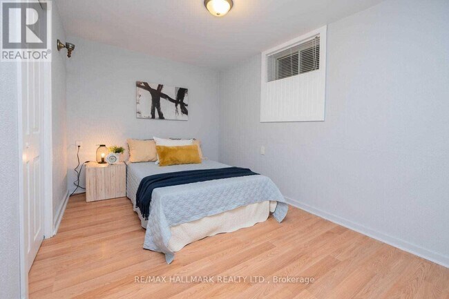 Photo - 218 Silverbirch Dr