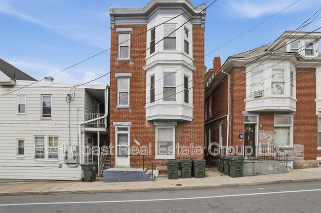 Building Photo - 207 N Mulberry St Unit #2