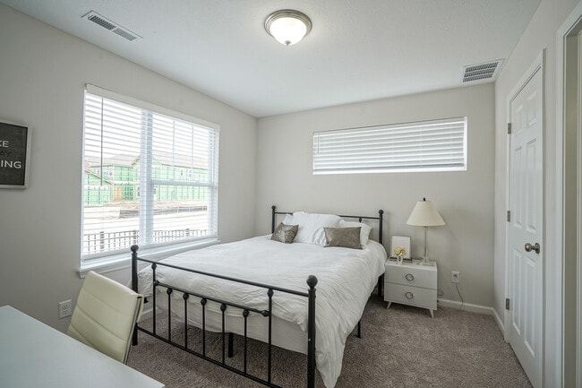 Photo - 2901 W New York St