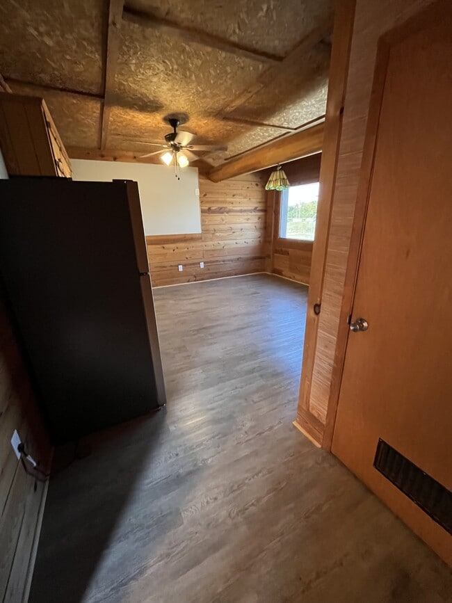 Photo - 214 Oak St SW