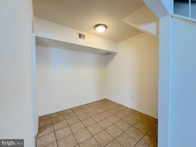 8632 Walutes Cir Unit B