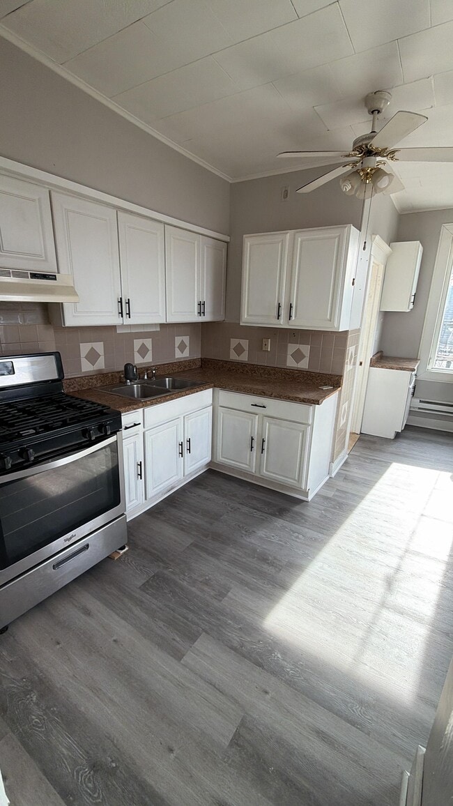 Building Photo - 36 Clerk St Unit 3R