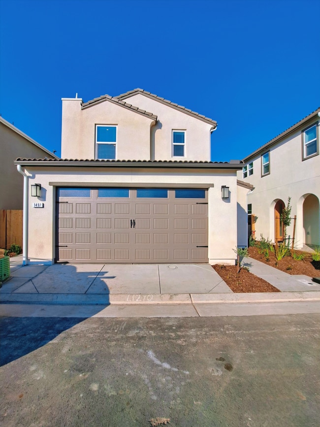 Building Photo - Beautiful 3-Bedroom Home in Gated Clovis Community!