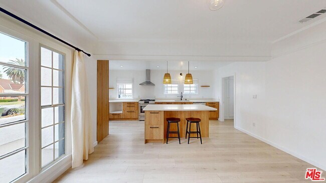 Photo - 2032 W 80th St Casa