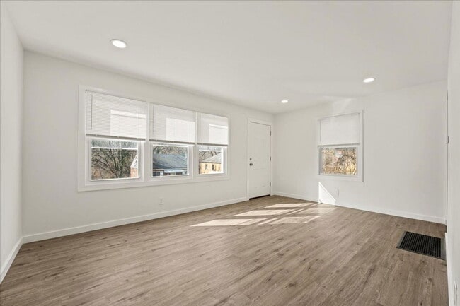 Photo - 3068 Worthington Ave