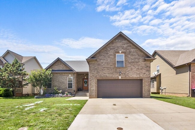 Building Photo - Pet Friendly Three Bedroom with Bonus!
