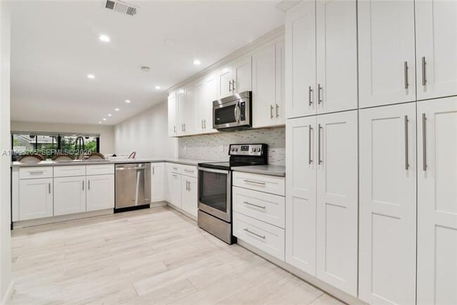 Photo - 307 Bonnie Brae Way
