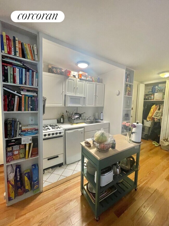 Photo - 155 E 38th St