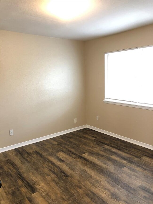 Photo - 7300 Twin Crest Dr