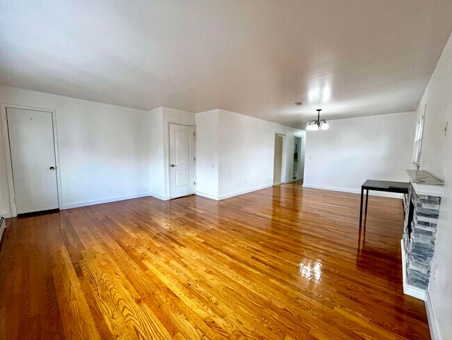 Photo - 6401 Granton Ave Unidad 2