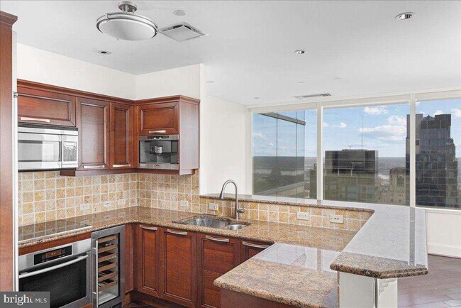 50 S 16th St Unit 4010