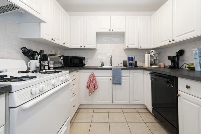 Photo - 60 Egmont St Unit 3