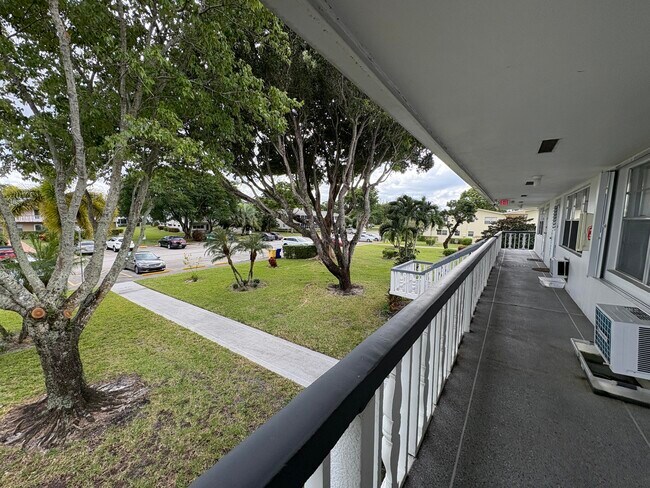 Photo - 348 Windsor O