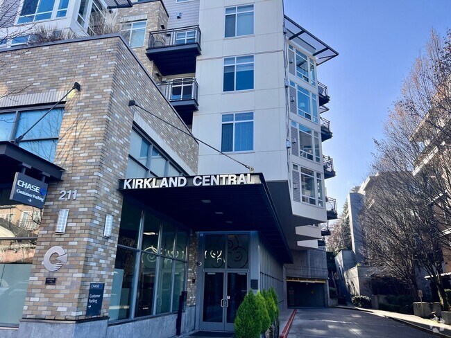 Building Photo - Furnished Kirkland Central Condo Unit 211