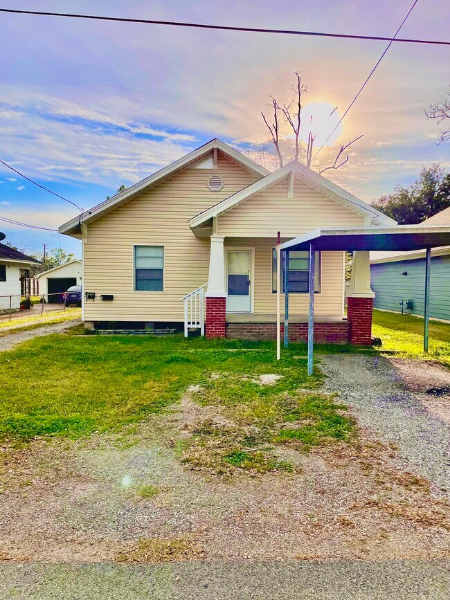 Photo - 719 N 13th St