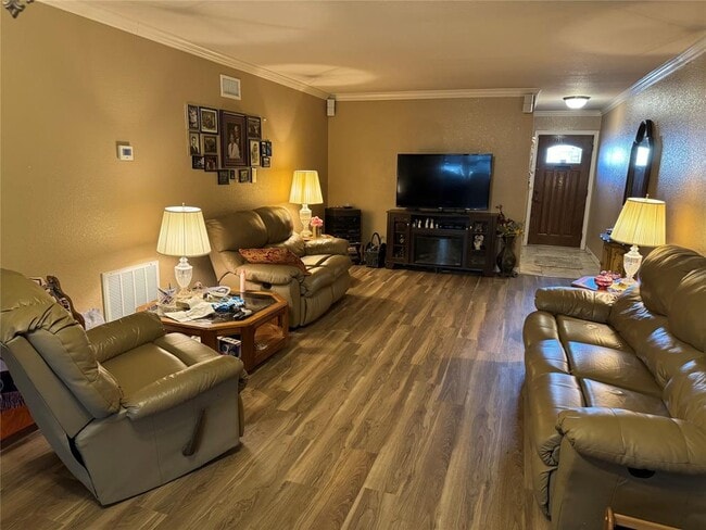 Photo - 310 E Calhoun St