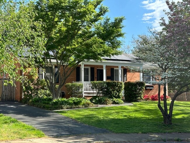 Photo - Charming 3 BR, 2.5 Ba house in a great location in town on a quiet cul de sac