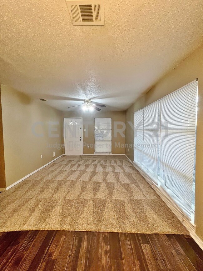 Photo - Nice 3/1.5 with 2 Car Carport in Dallas For Rent!