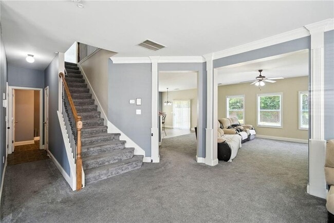 Photo - 301 Parkmont Way