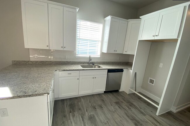 Photo - 3 Bedroom, 2 Bathroom Home – Historic Downtown Gainesville