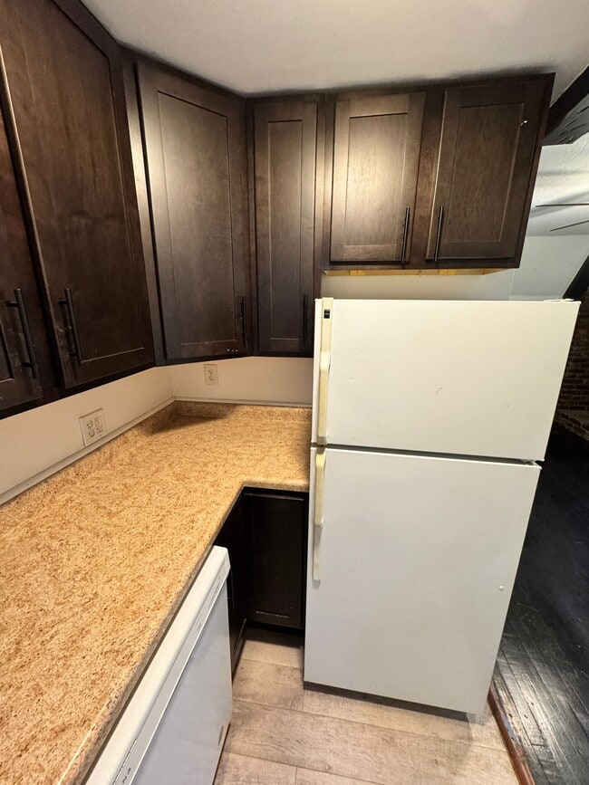 Photo - 303 Peebles St Unidad 3