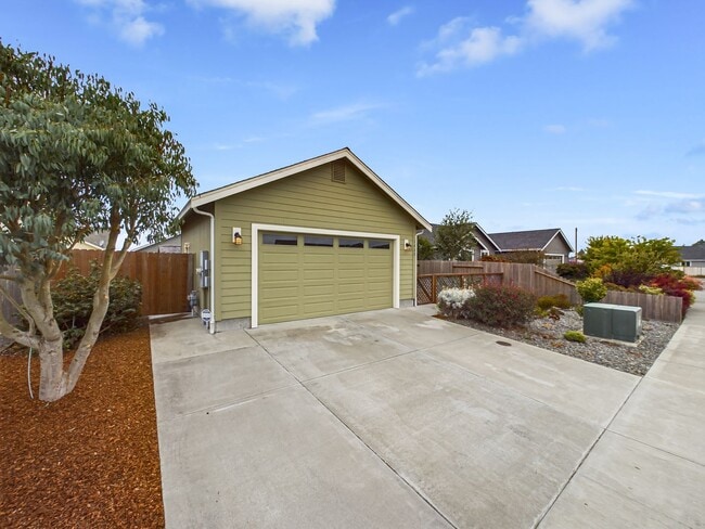 Photo - 3 Bed / 2 Bath Home in McKinleyville – Landscaped Yard, Sauna, & 2-Car Garage