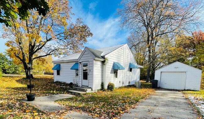 Great Location! 2 Bedroom, 1 Bathroom home... - Great Location! 2 Bedroom, 1 Bathroom home...