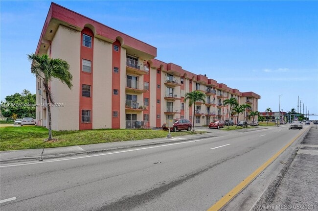 Building Photo - 6820 W Flagler St Unit 411 Rental