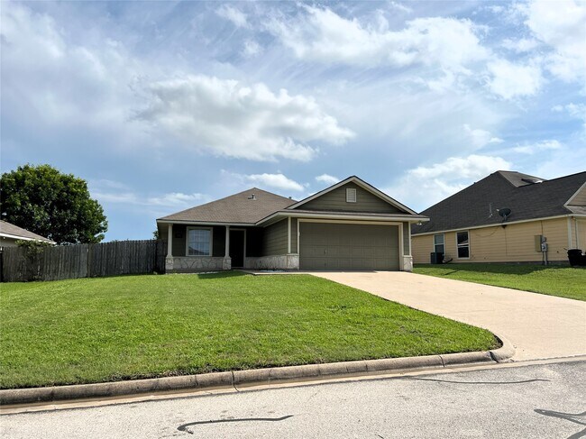 Photo - 204 Laney St