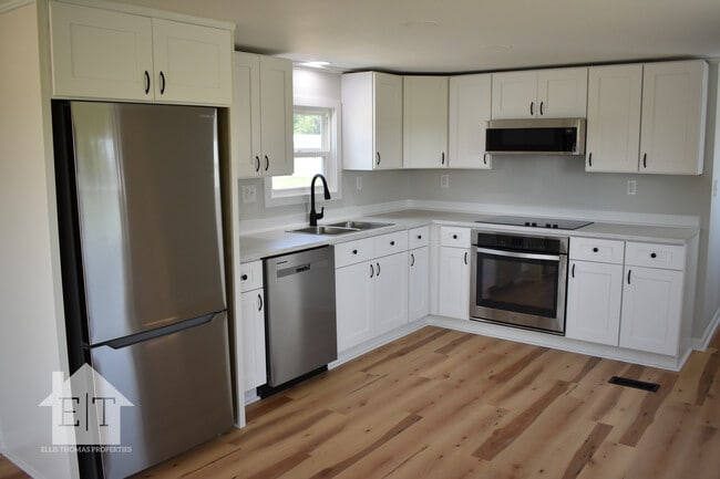Photo - 69 Rolandale Ln