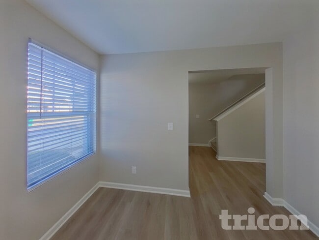 Photo - 8187 Thornton St