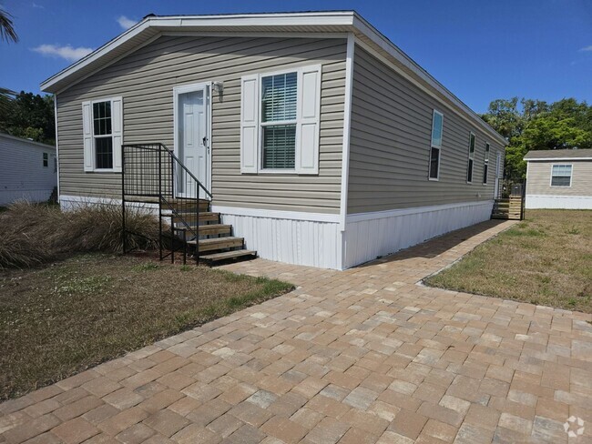 Building Photo - 16821 Oak Leaf Ct Rental