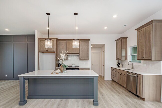 Photo - 4600 Chambers Bay Dr