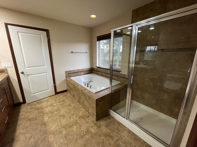 Photo - Gorgeous, Pet Friendly Home Close to Every...