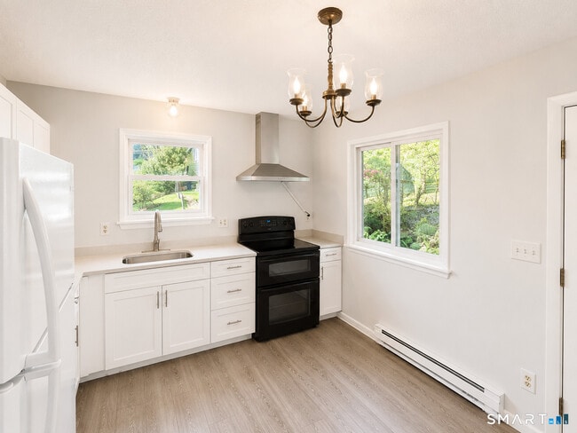 Photo - 84 Wilmot St