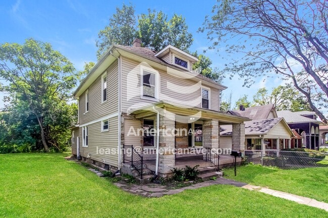 Photo - 1055 W 33rd St