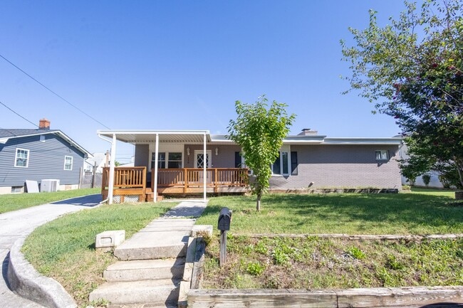 Building Photo - Lovely 3 BR/2 BA Single-Famly Home in Balt...