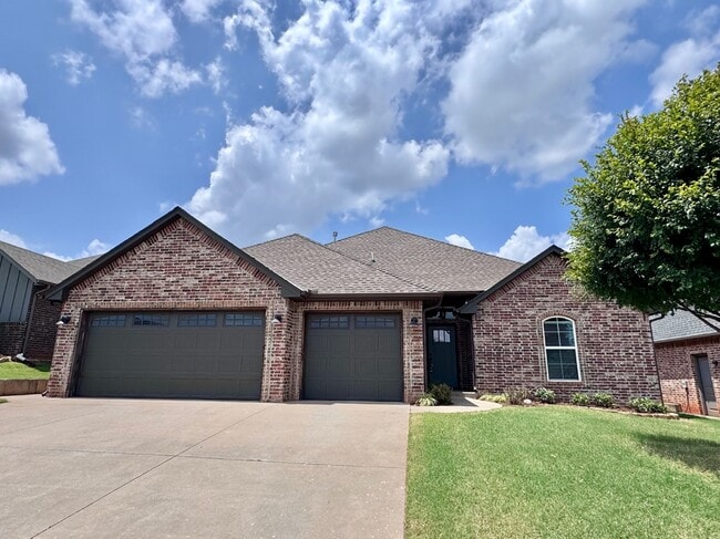 Building Photo - 2433 Santa Monica St