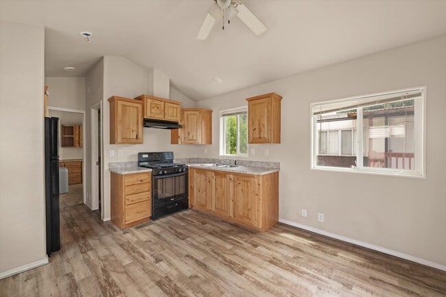 Photo - 410 N Main St