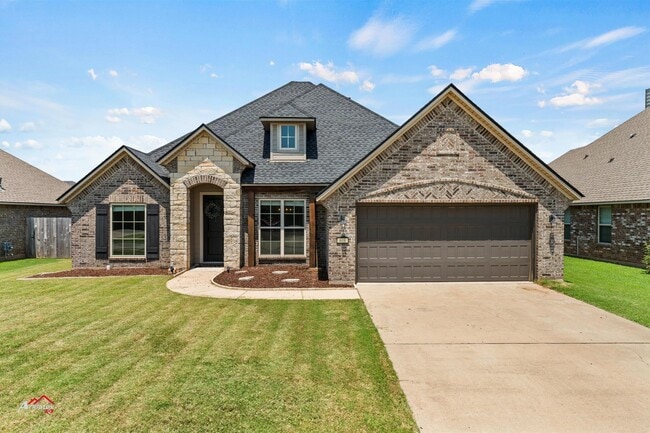 Photo - 608 Labarre Ln