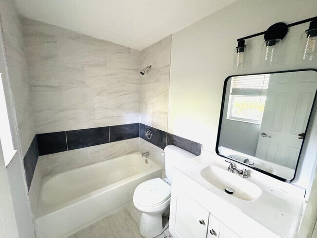 Photo - 13802 N 21st St Unidad # A1