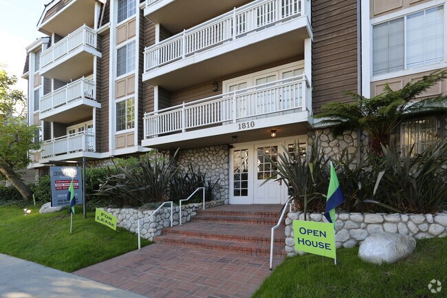 Photo - 1810 Malcolm Ave